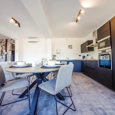 Clara's Place Апартаменты
